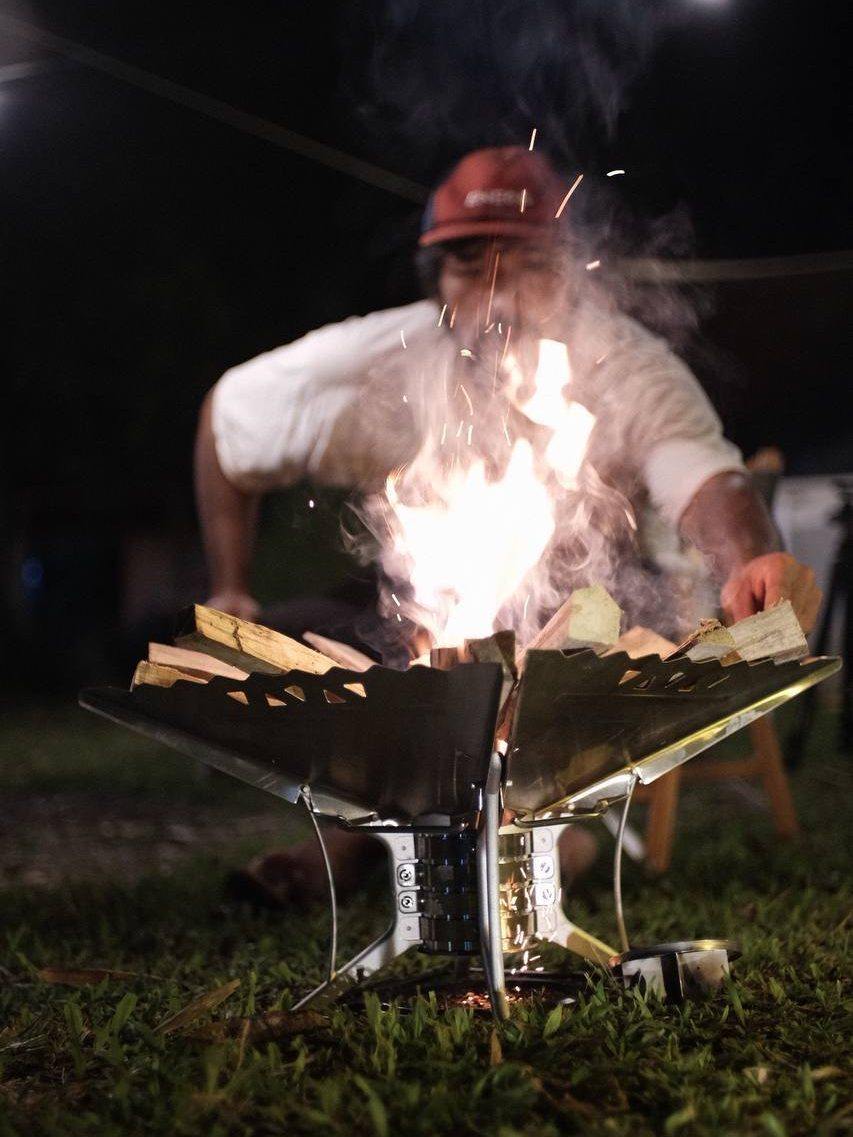 A man try to light up SOTO ST-940 at campsite